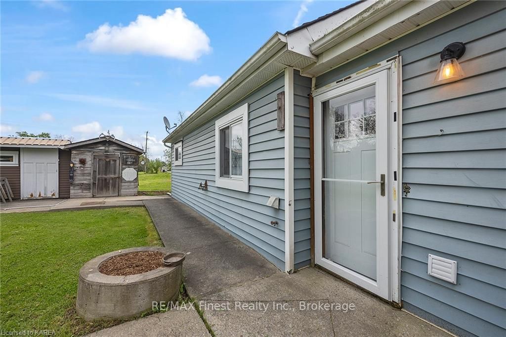 Photo 15 of 5567 Bath Road, Loyalist, Lennox and Addington - South — HOMEH