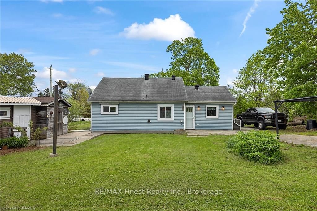 Photo 12 of 5567 Bath Road, Loyalist, Lennox and Addington - South — HOMEH