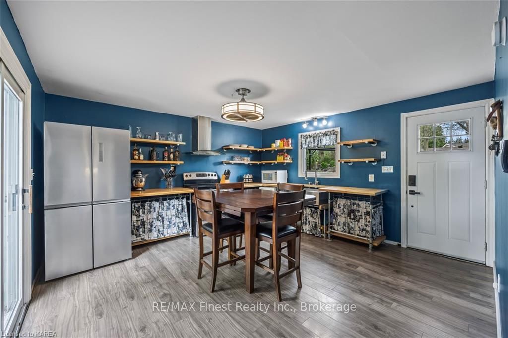 Photo 16 of 5567 Bath Road, Loyalist, Lennox and Addington - South — HOMEH