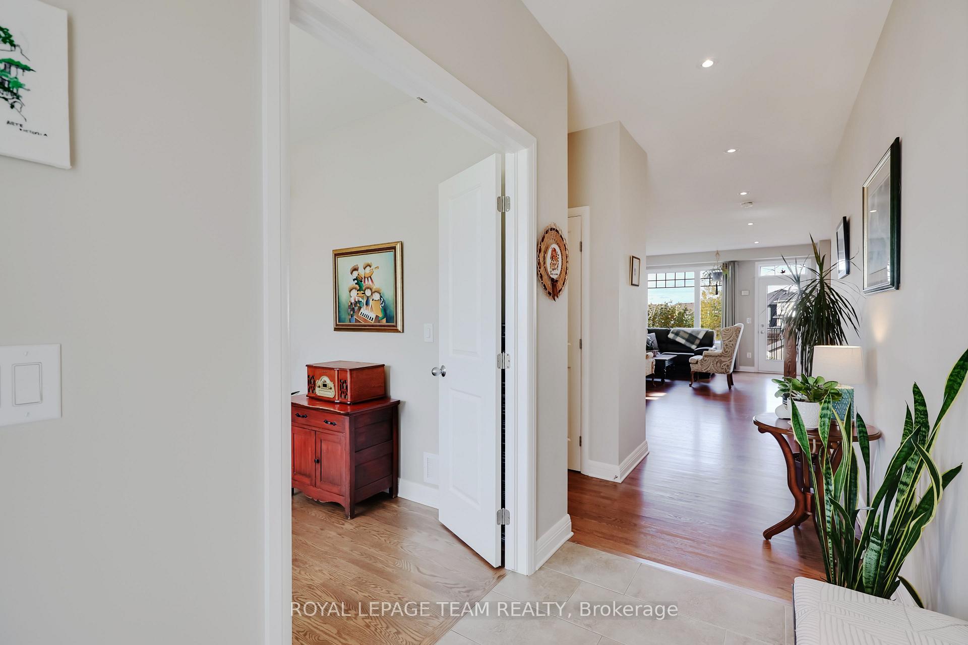Photo 5 of 35 Arkose Street, Ottawa, Kanata - Kanata Lakes/Heritage Hills — HOMEH