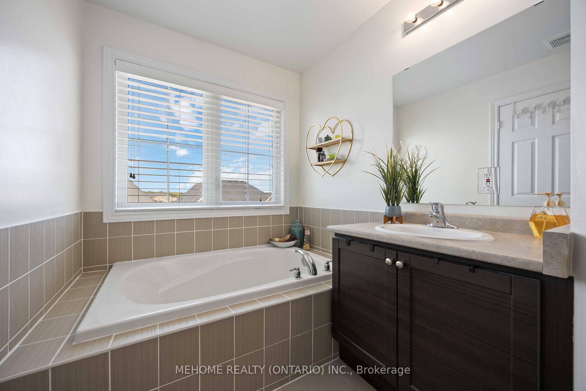Photo 11 of 251 Dundas Way, Markham, Greensborough — HOMEH