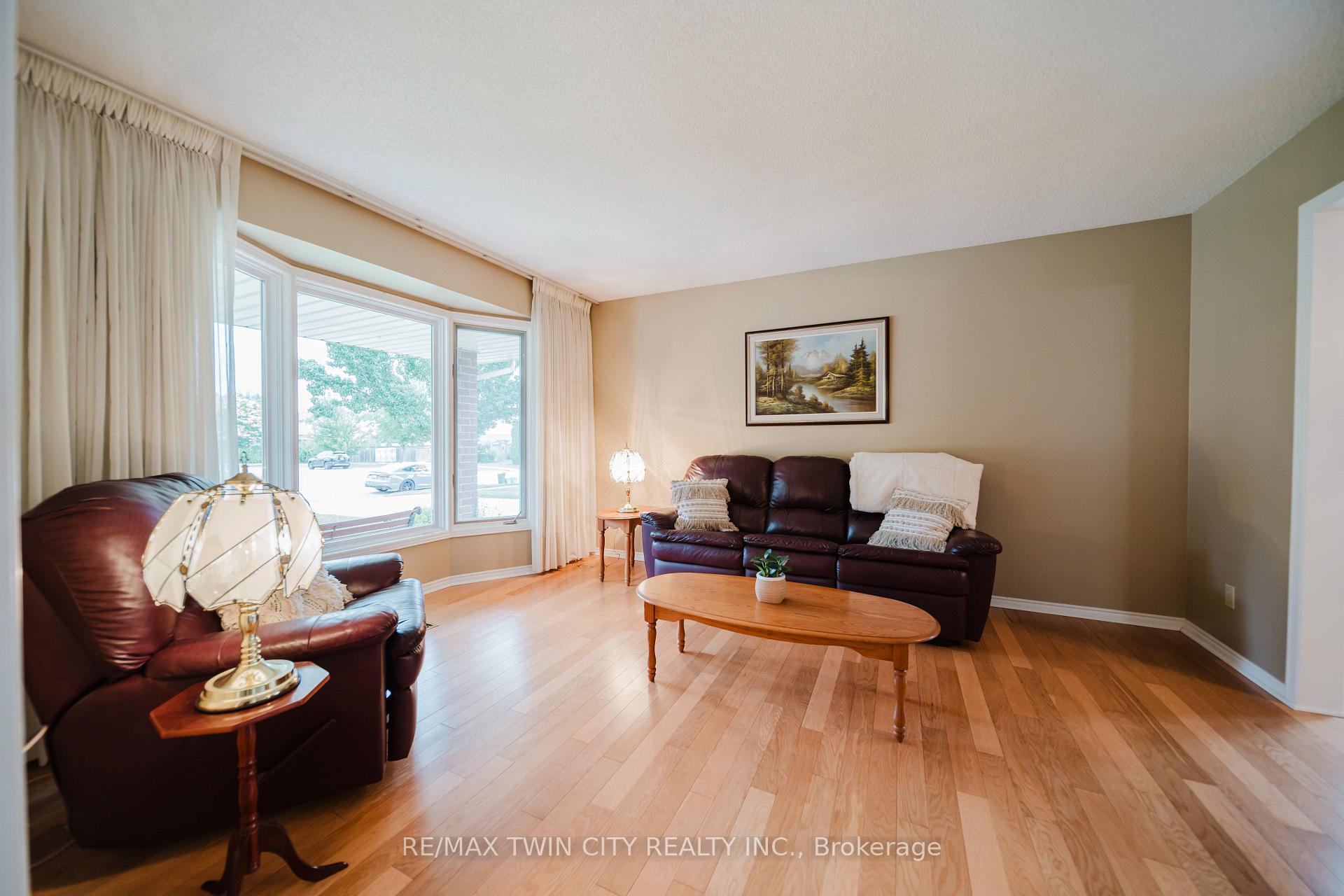 Photo 5 of 5 Westchester Drive, Kitchener — HOMEH