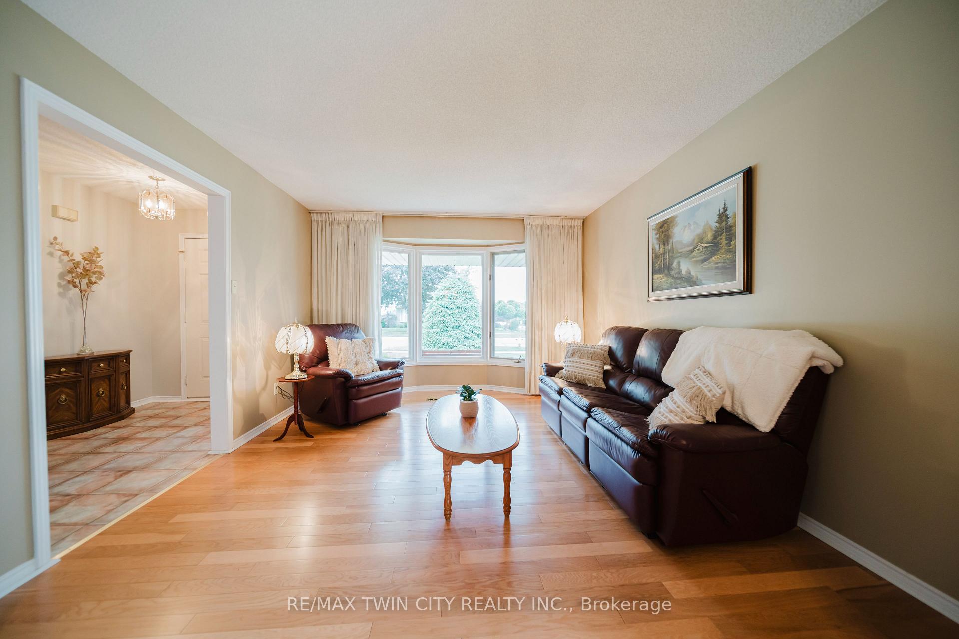Photo 6 of 5 Westchester Drive, Kitchener — HOMEH