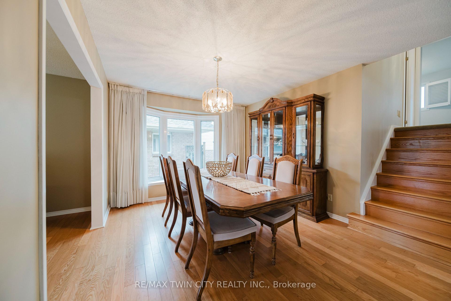 Photo 8 of 5 Westchester Drive, Kitchener — HOMEH
