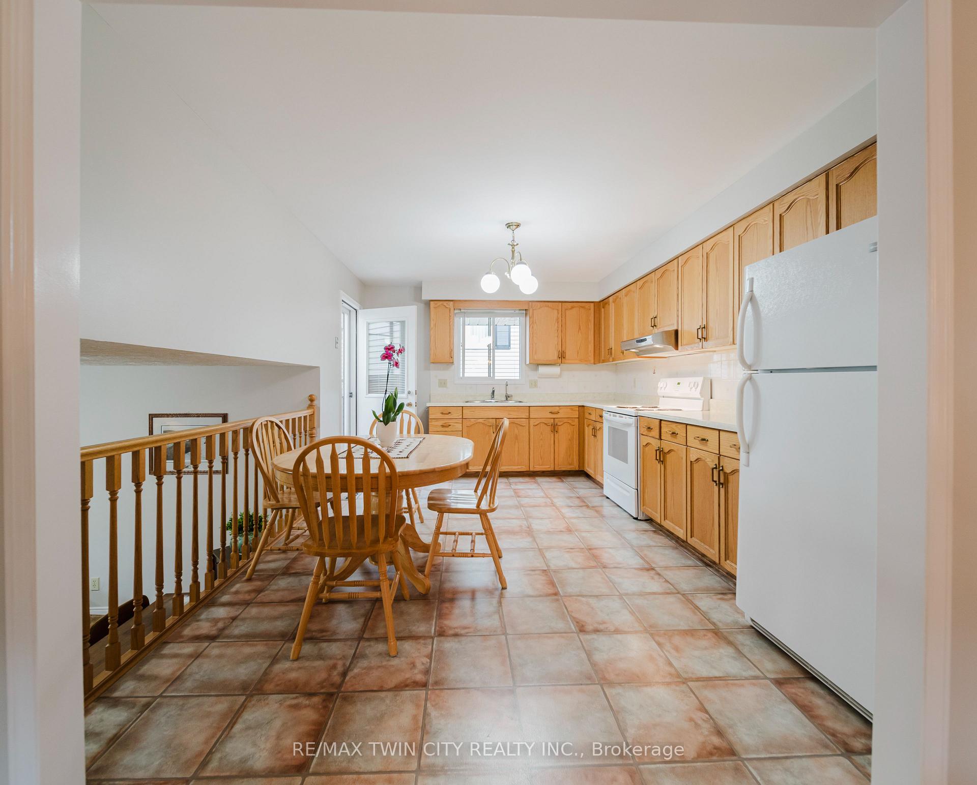 Photo 10 of 5 Westchester Drive, Kitchener — HOMEH