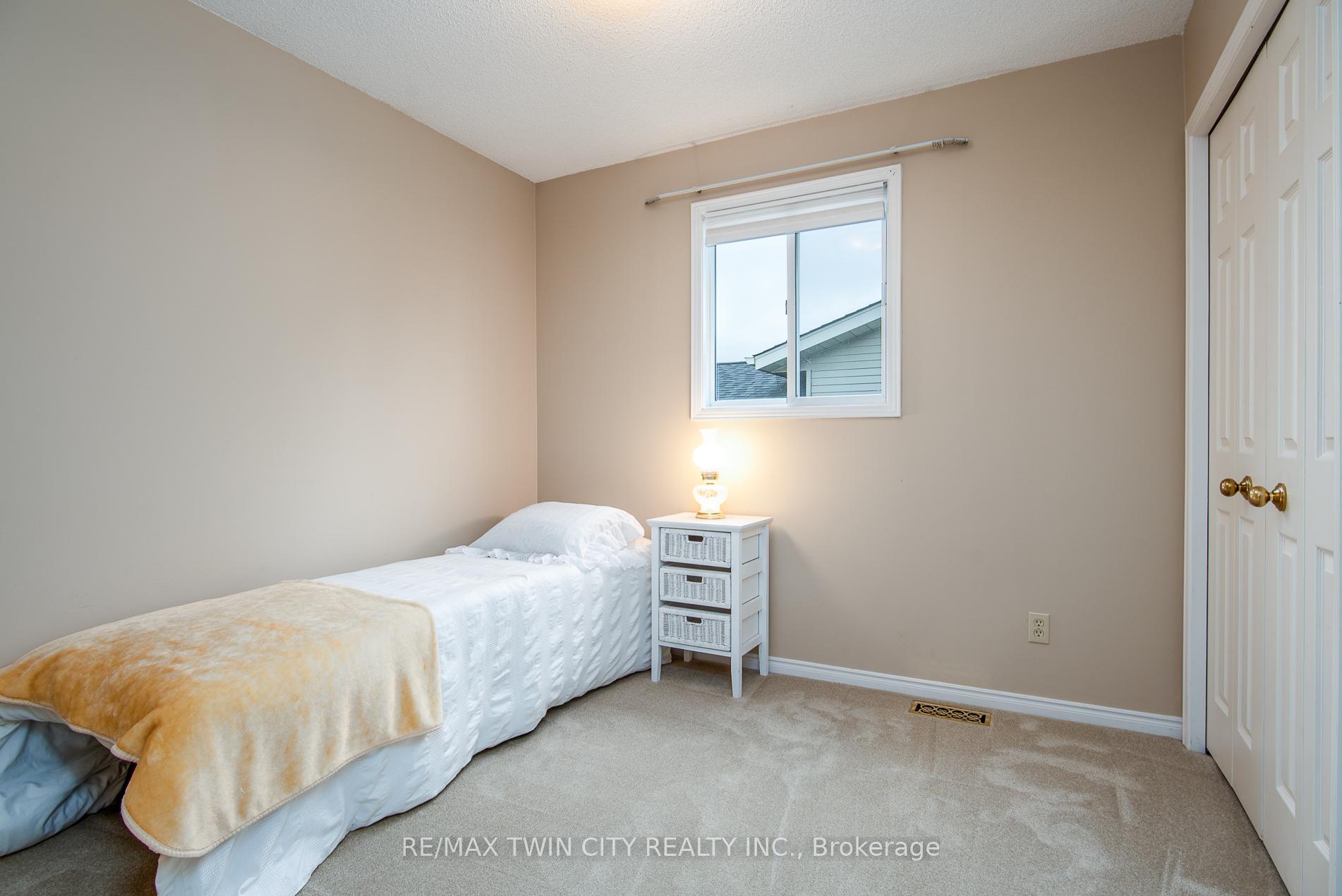 Photo 23 of 5 Westchester Drive, Kitchener — HOMEH