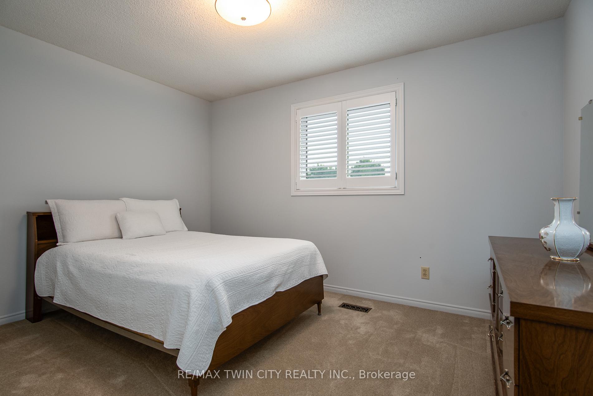 Photo 25 of 5 Westchester Drive, Kitchener — HOMEH