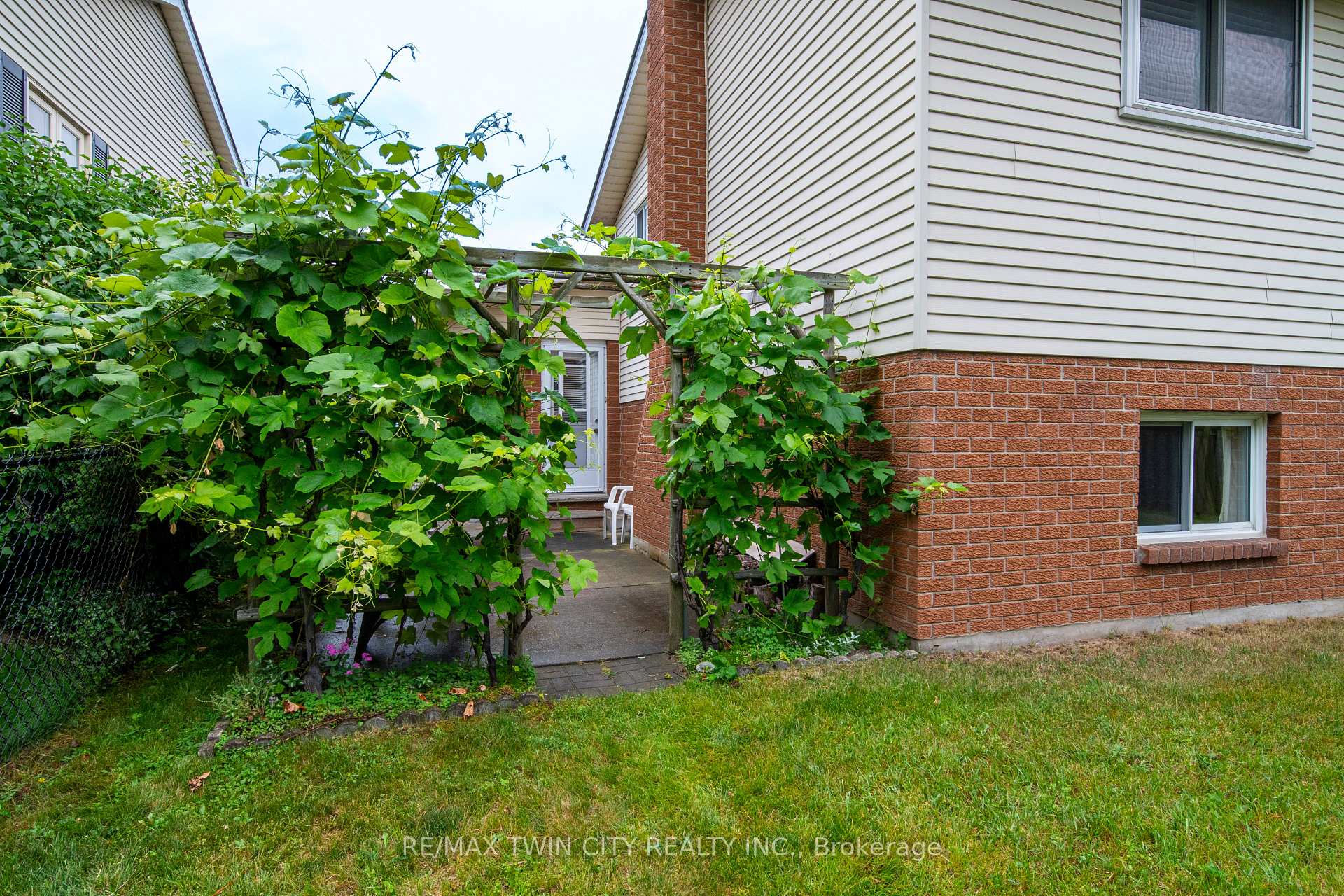 Photo 37 of 5 Westchester Drive, Kitchener — HOMEH