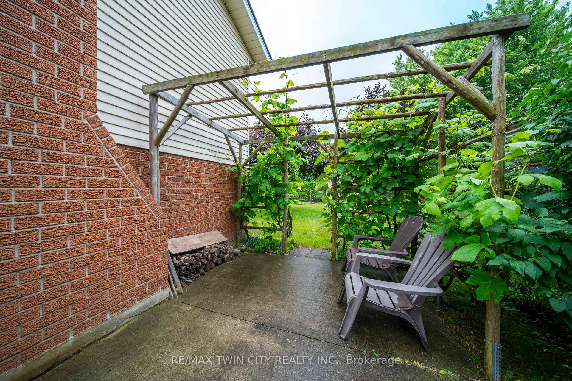 Photo 38 of 5 Westchester Drive, Kitchener — HOMEH