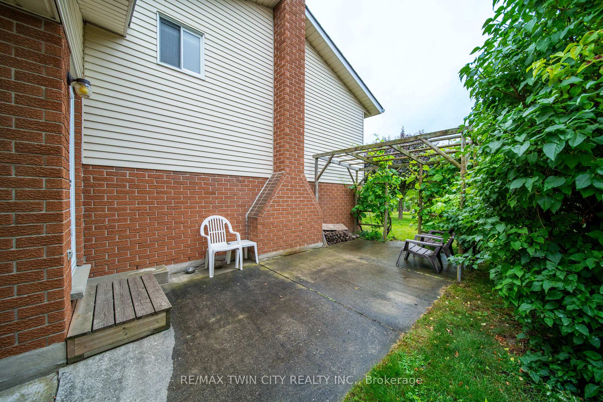 Photo 40 of 5 Westchester Drive, Kitchener — HOMEH
