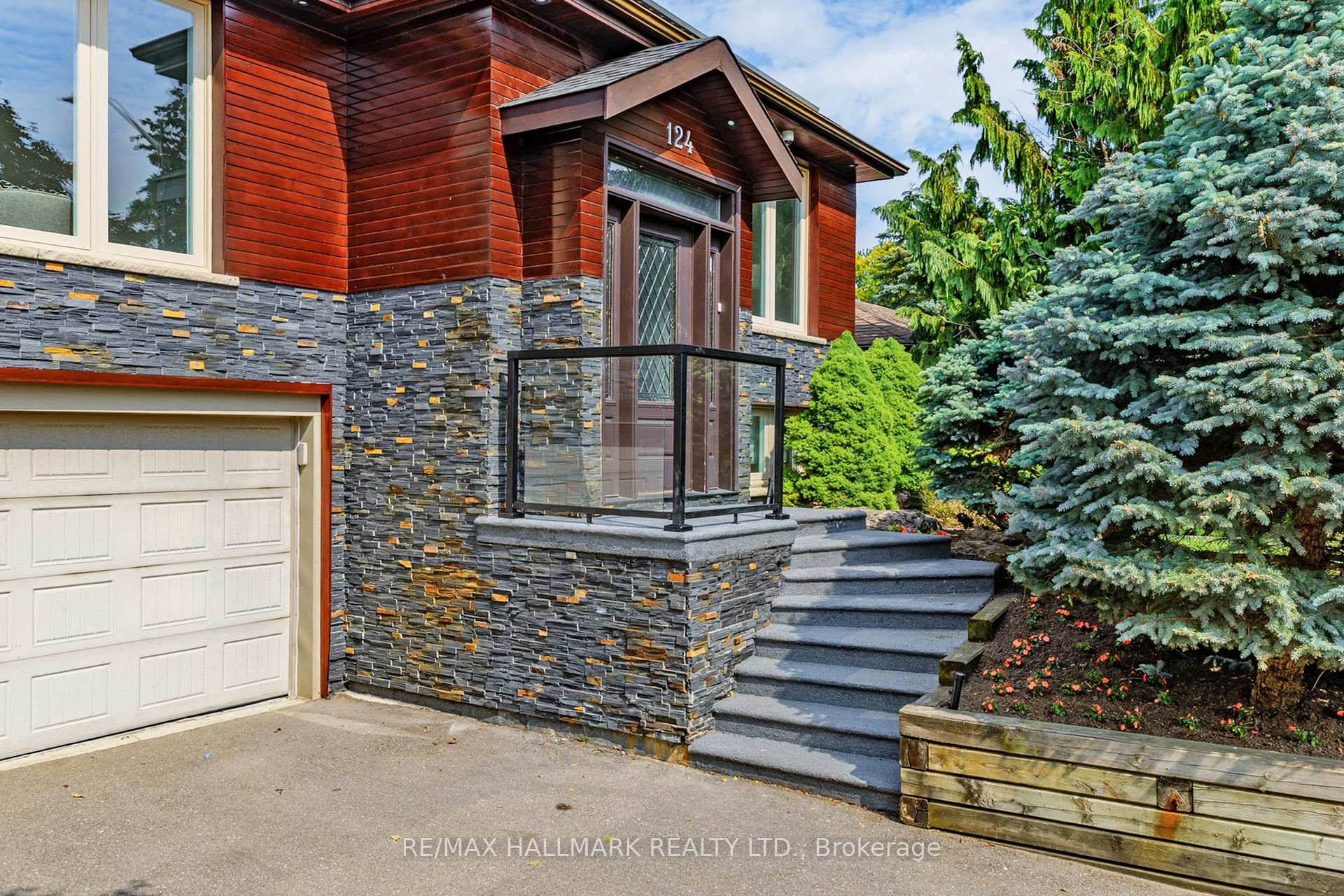 Photo 2 of 124 Kirk Drive, Markham, Royal Orchard — HOMEH