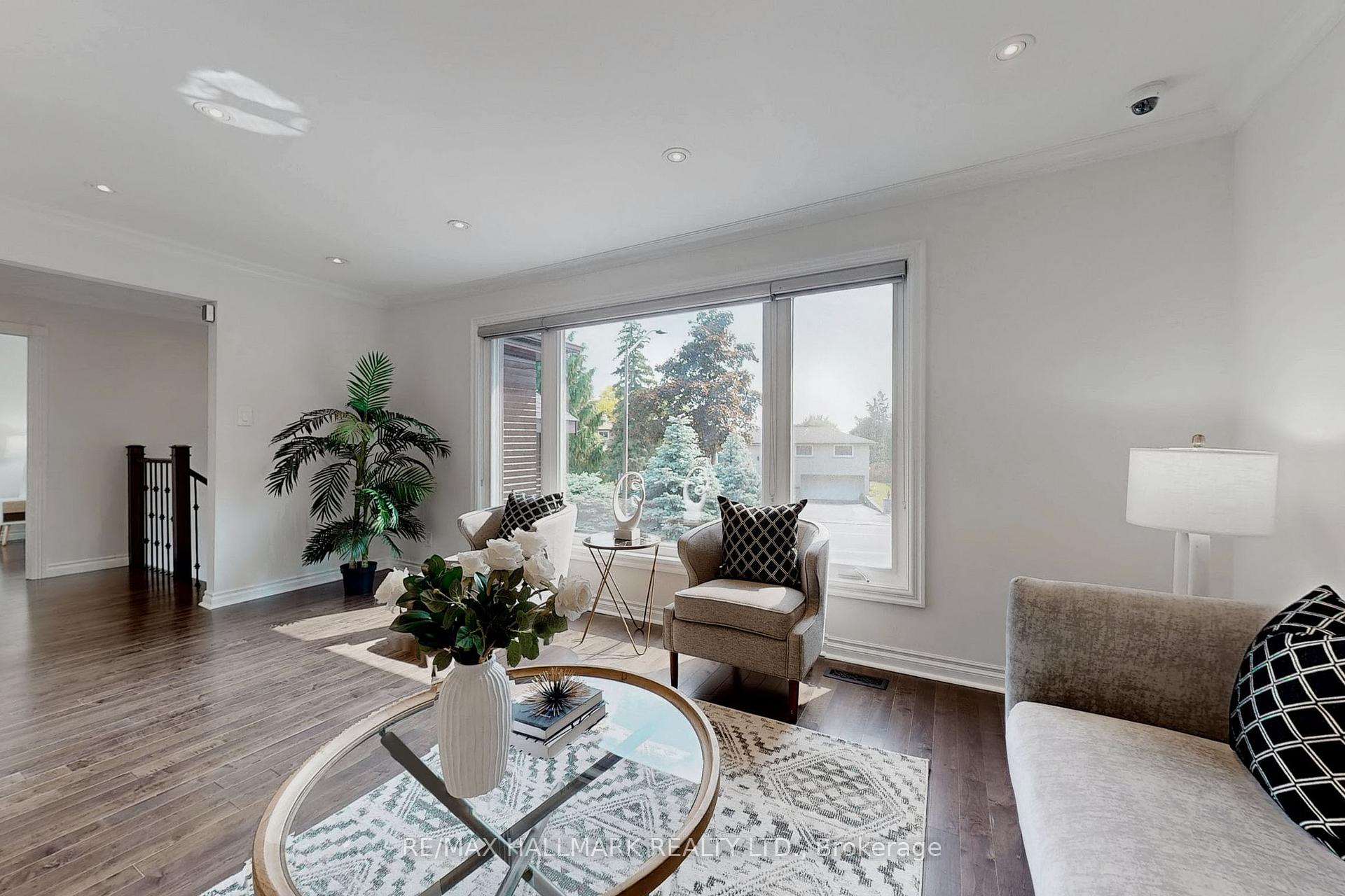 Photo 3 of 124 Kirk Drive, Markham, Royal Orchard — HOMEH