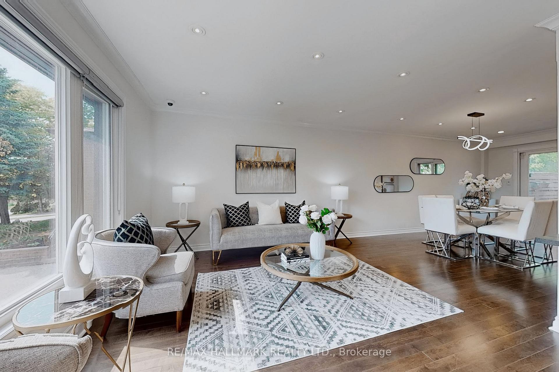 Photo 4 of 124 Kirk Drive, Markham, Royal Orchard — HOMEH