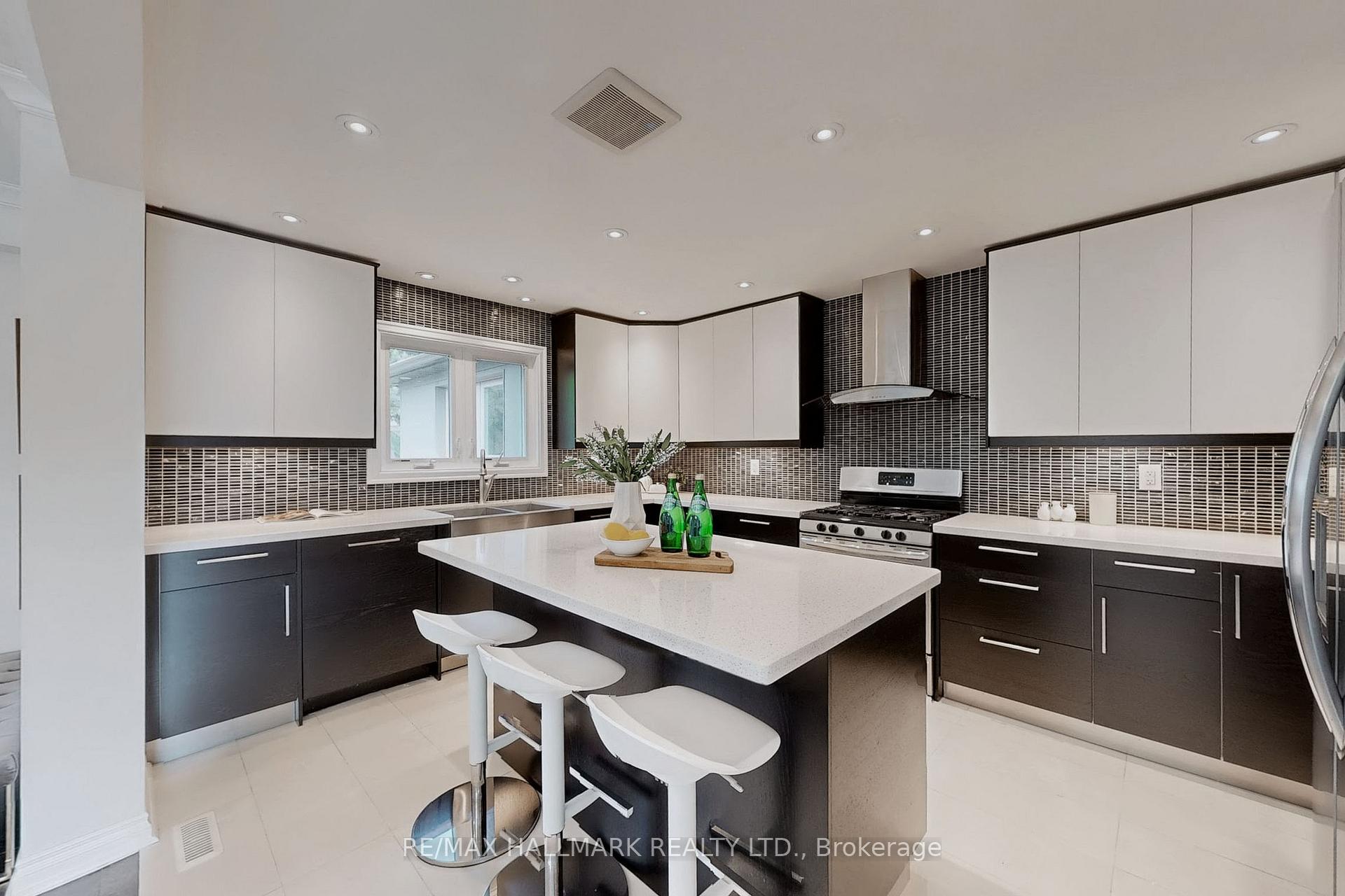 Photo 9 of 124 Kirk Drive, Markham, Royal Orchard — HOMEH