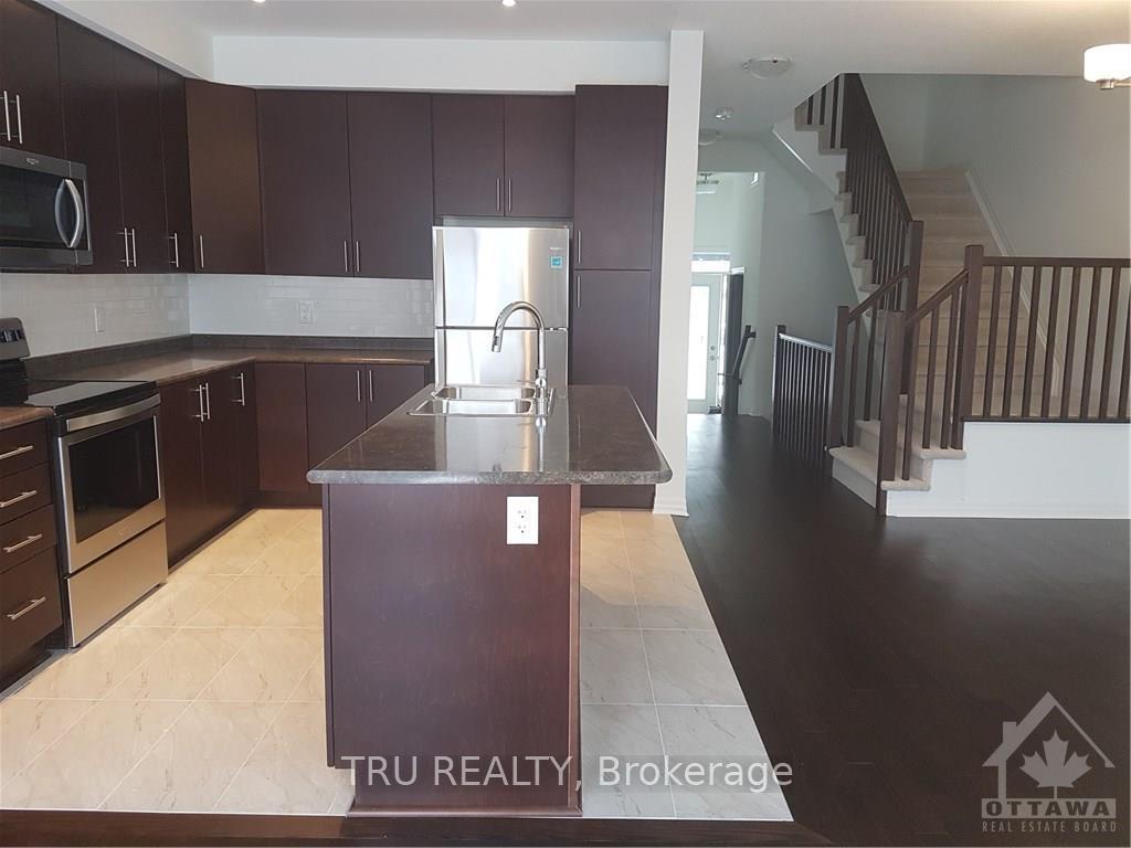 Photo 3 of 150 Overberg Way, Ottawa, Kanata - Emerald Meadows/Trailwest — HOMEH