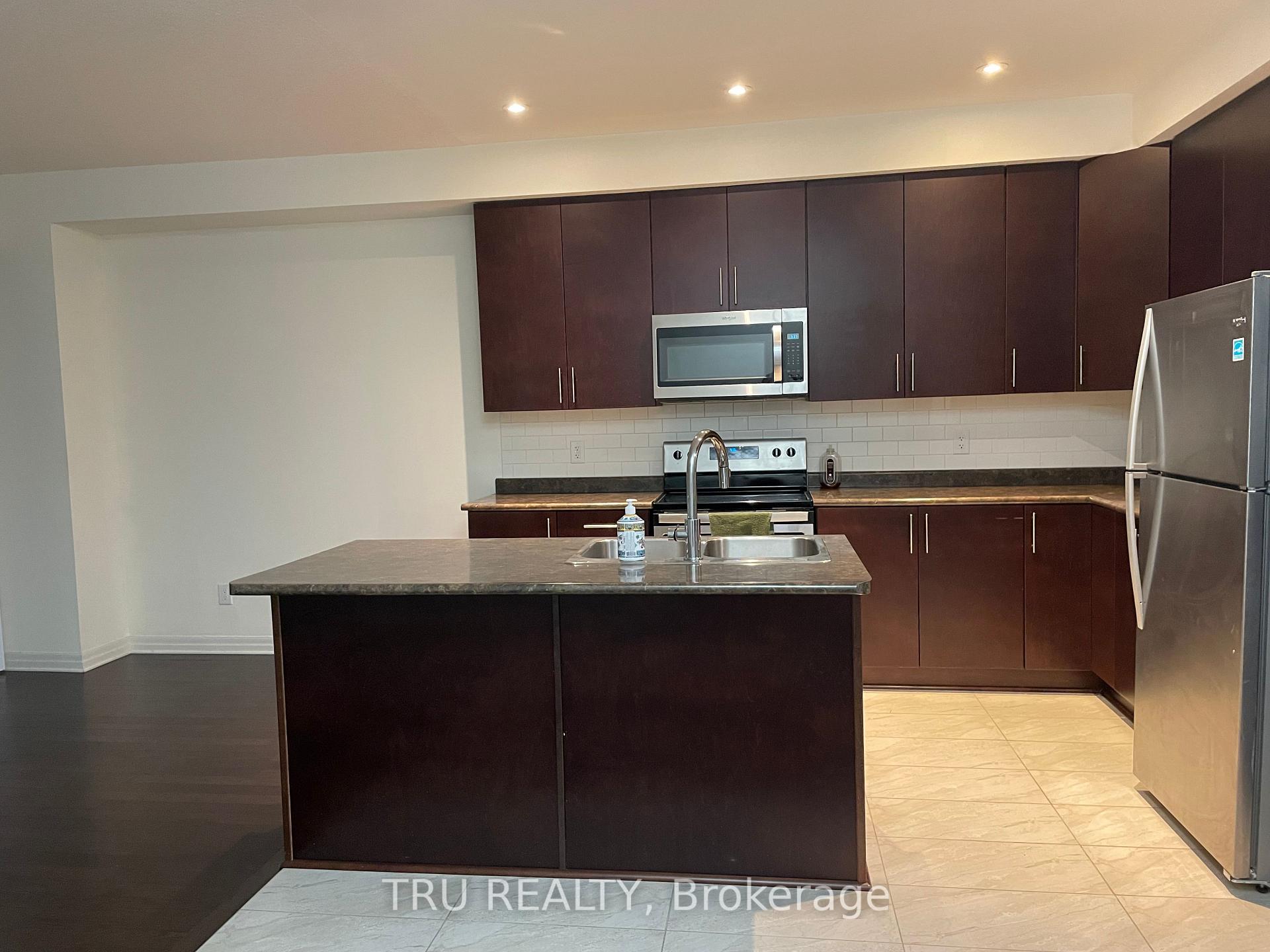 Photo 10 of 150 Overberg Way, Ottawa, Kanata - Emerald Meadows/Trailwest — HOMEH
