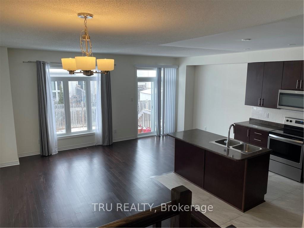 Photo 11 of 150 Overberg Way, Ottawa, Kanata - Emerald Meadows/Trailwest — HOMEH