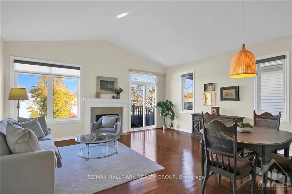 Photo 2 of 37 Village Walk, Ottawa, Manotick Village & Manotick Estates — HOMEH