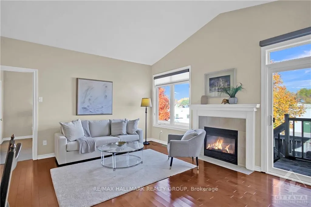 Photo 3 of 37 Village Walk, Ottawa, Manotick Village & Manotick Estates — HOMEH