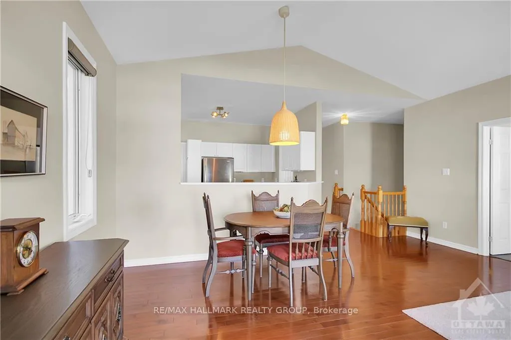 Photo 5 of 37 Village Walk, Ottawa, Manotick Village & Manotick Estates — HOMEH