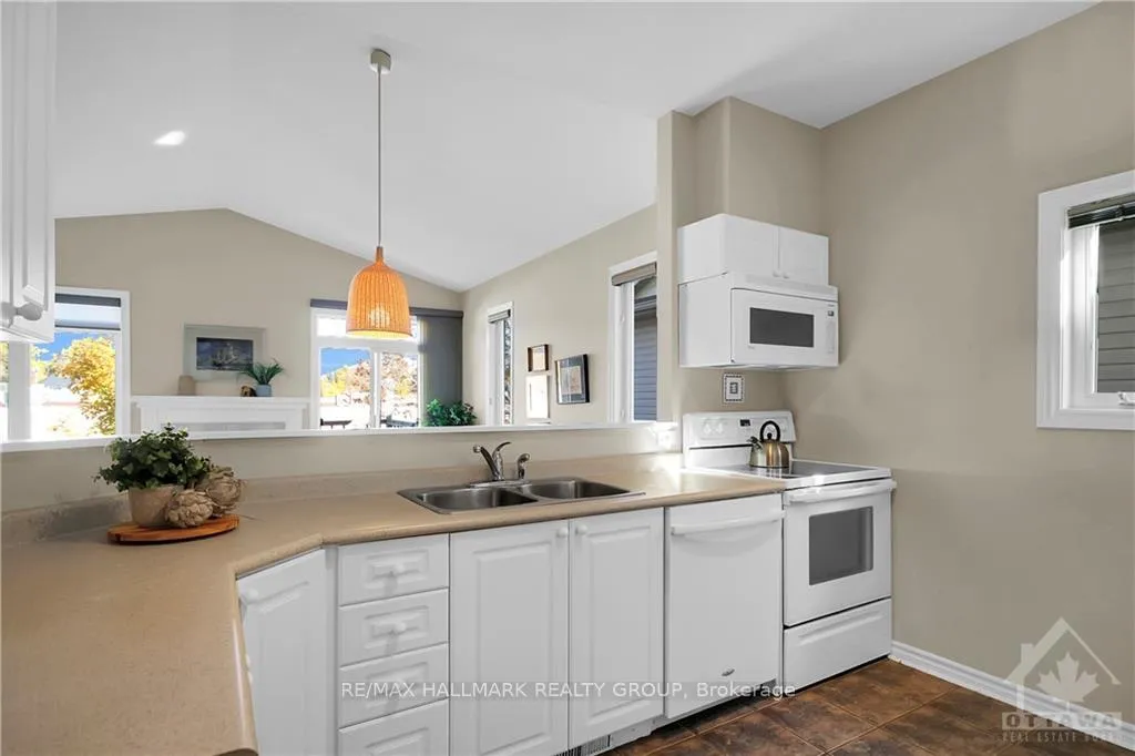 Photo 7 of 37 Village Walk, Ottawa, Manotick Village & Manotick Estates — HOMEH