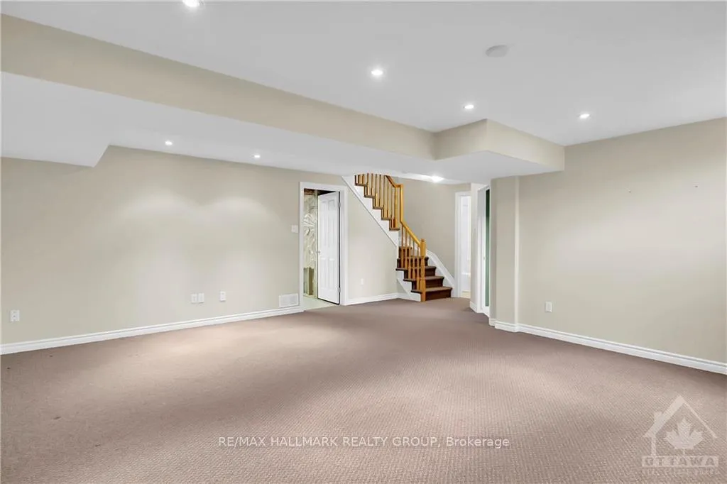 Photo 15 of 37 Village Walk, Ottawa, Manotick Village & Manotick Estates — HOMEH