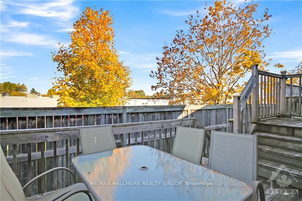 Photo 21 of 37 Village Walk, Ottawa, Manotick Village & Manotick Estates — HOMEH