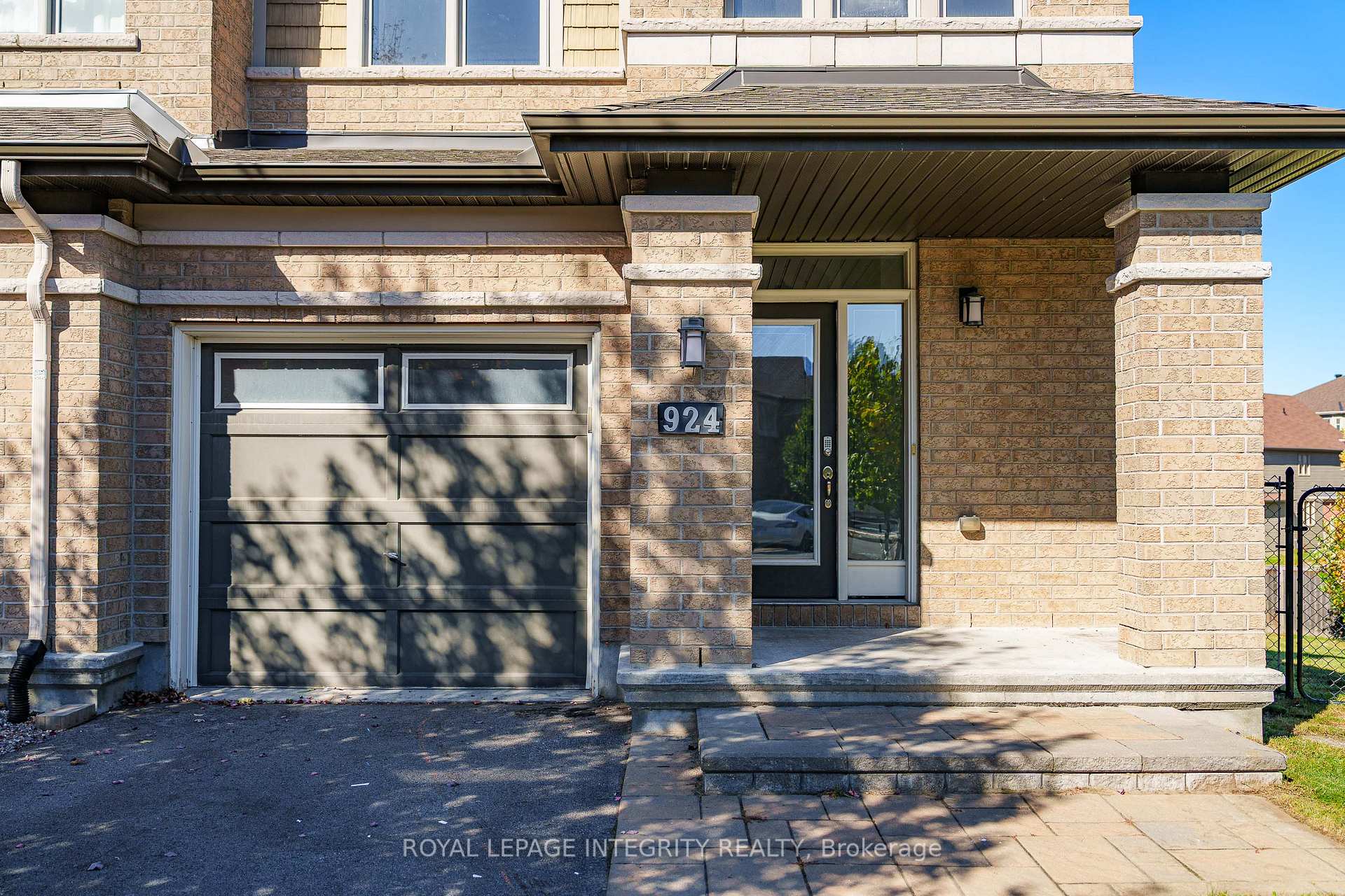 Photo 2 of 924 Fletcher Circle, Ottawa, Kanata - Kanata Lakes/Heritage Hills — HOMEH
