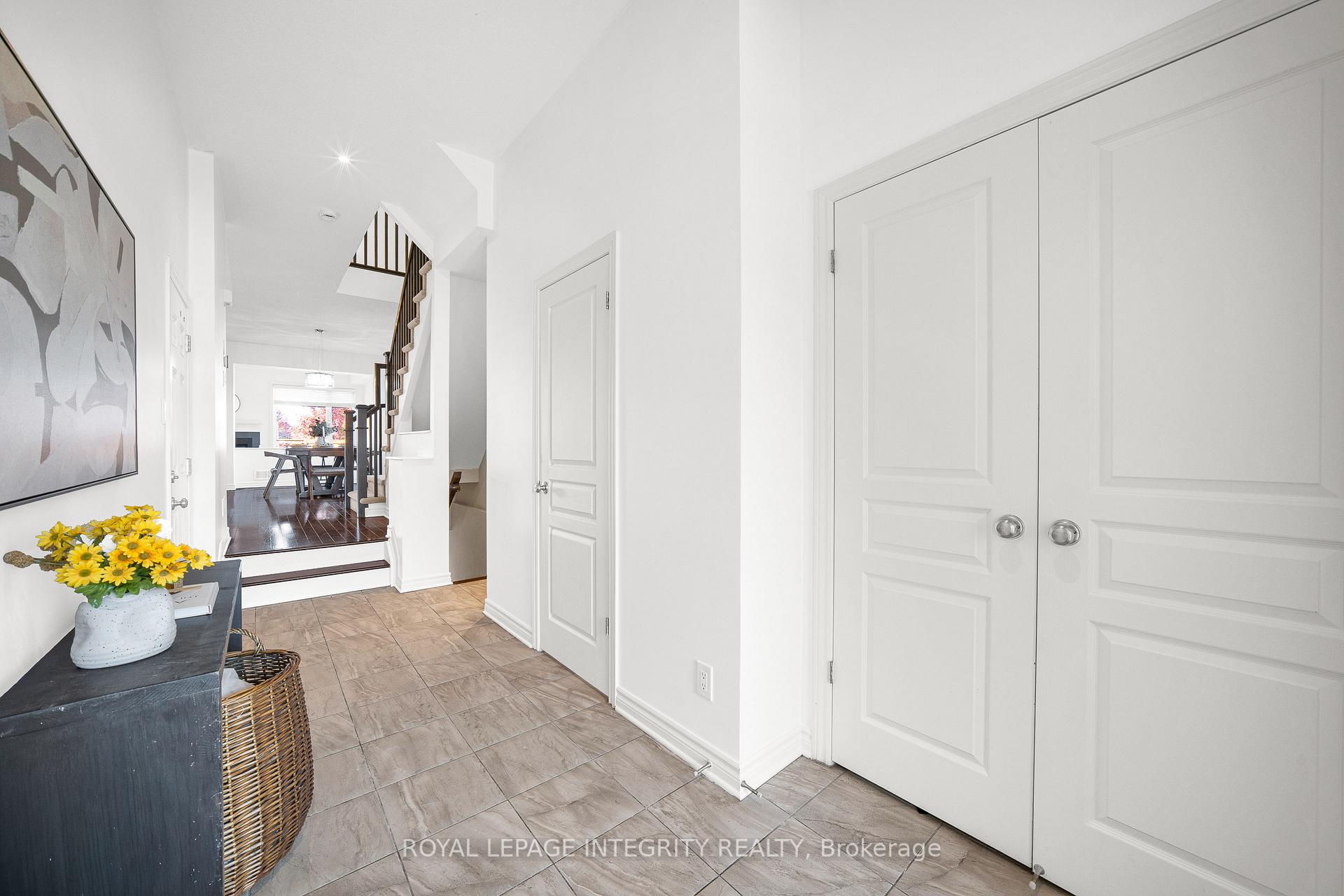 Photo 4 of 924 Fletcher Circle, Ottawa, Kanata - Kanata Lakes/Heritage Hills — HOMEH
