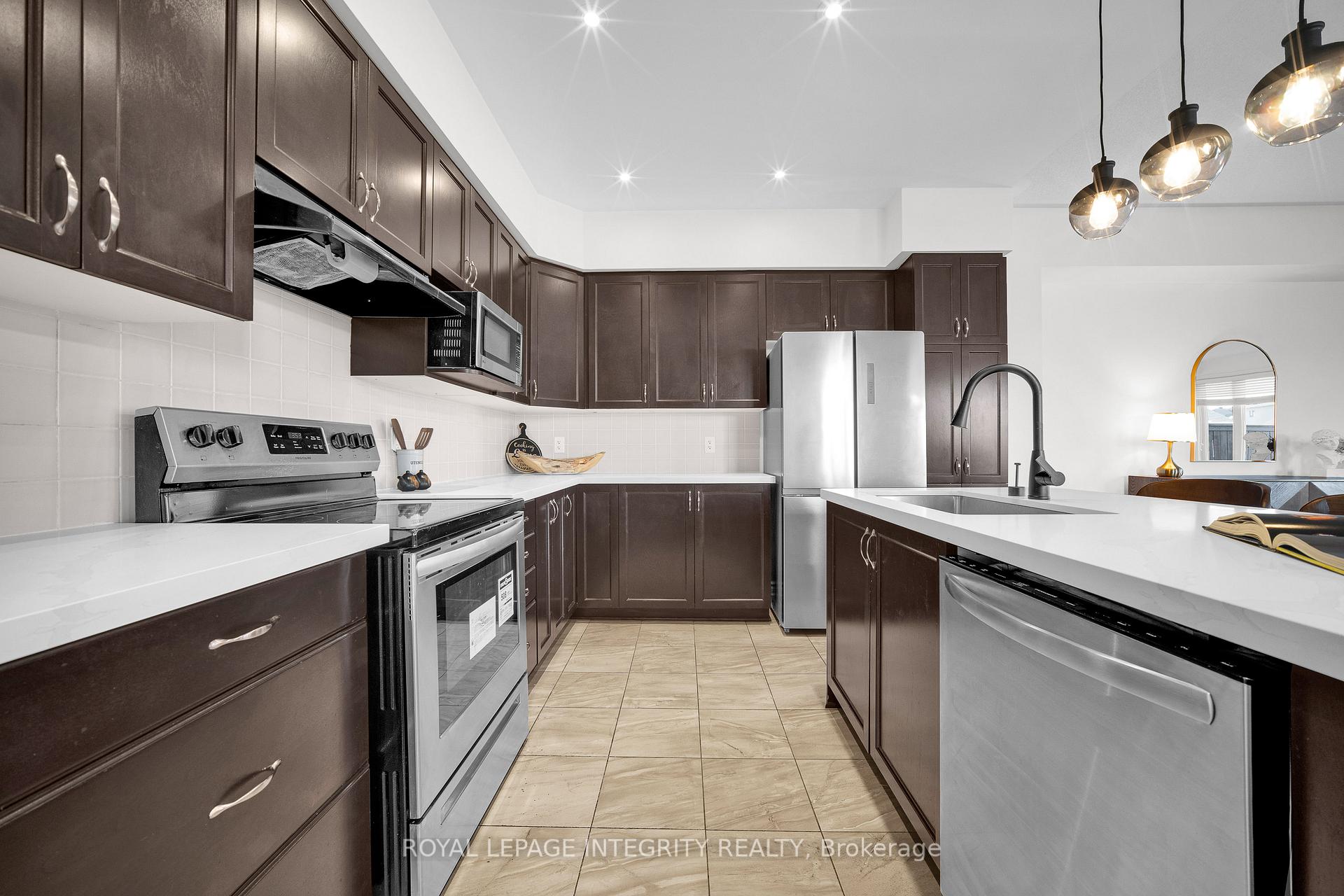 Photo 14 of 924 Fletcher Circle, Ottawa, Kanata - Kanata Lakes/Heritage Hills — HOMEH
