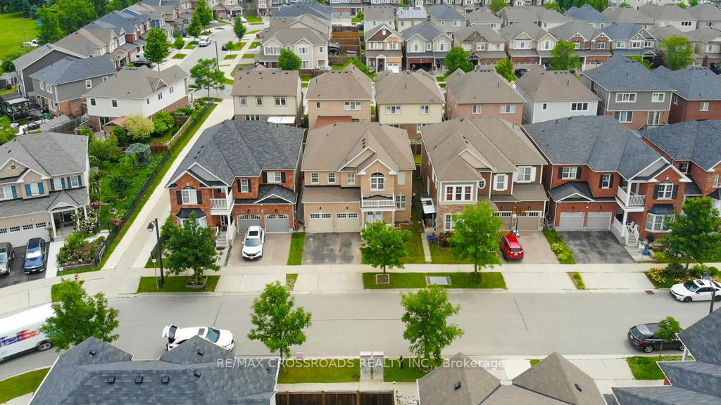Photo 2 of 260 Falling Green Crescent, Kitchener — HOMEH
