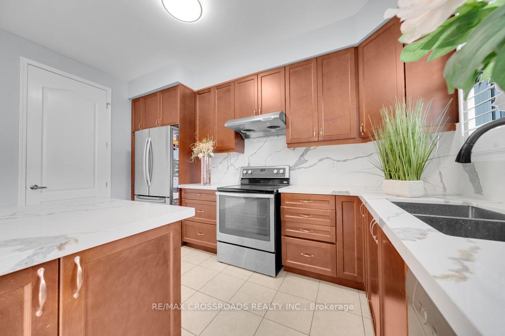 Photo 17 of 260 Falling Green Crescent, Kitchener — HOMEH