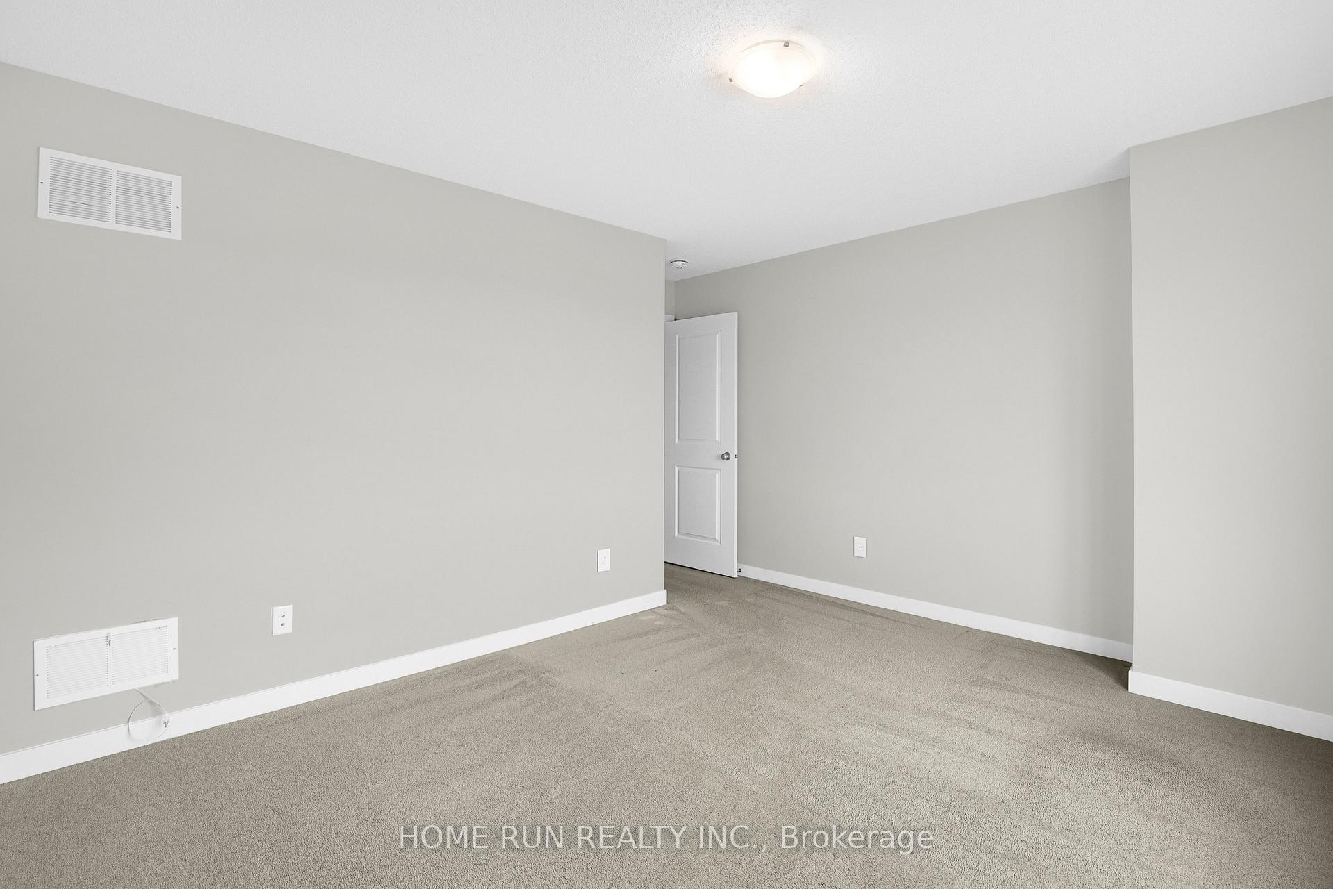 Photo 31 of 128 Groningen Street, Ottawa, Kanata - Emerald Meadows/Trailwest — HOMEH