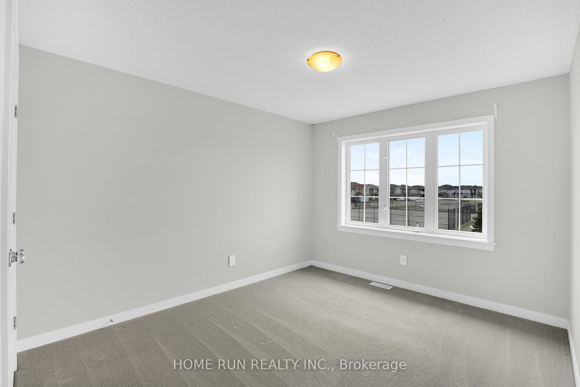 Photo 32 of 128 Groningen Street, Ottawa, Kanata - Emerald Meadows/Trailwest — HOMEH