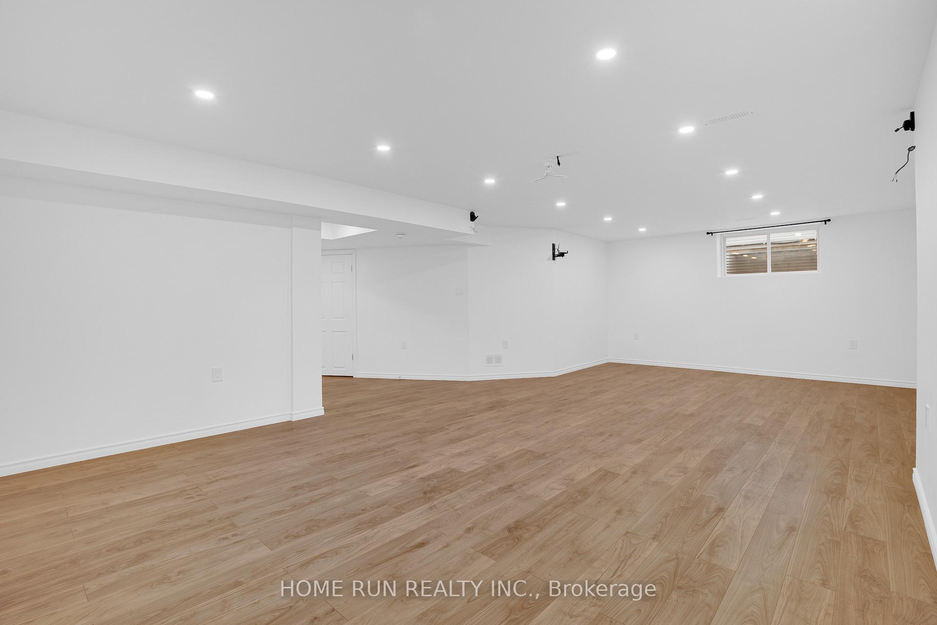 Photo 37 of 128 Groningen Street, Ottawa, Kanata - Emerald Meadows/Trailwest — HOMEH
