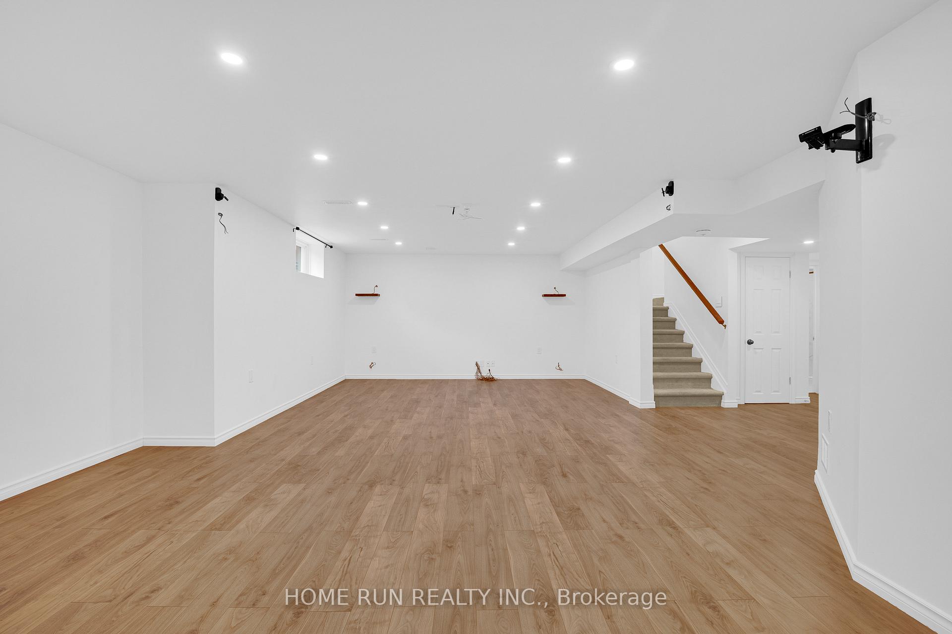 Photo 38 of 128 Groningen Street, Ottawa, Kanata - Emerald Meadows/Trailwest — HOMEH