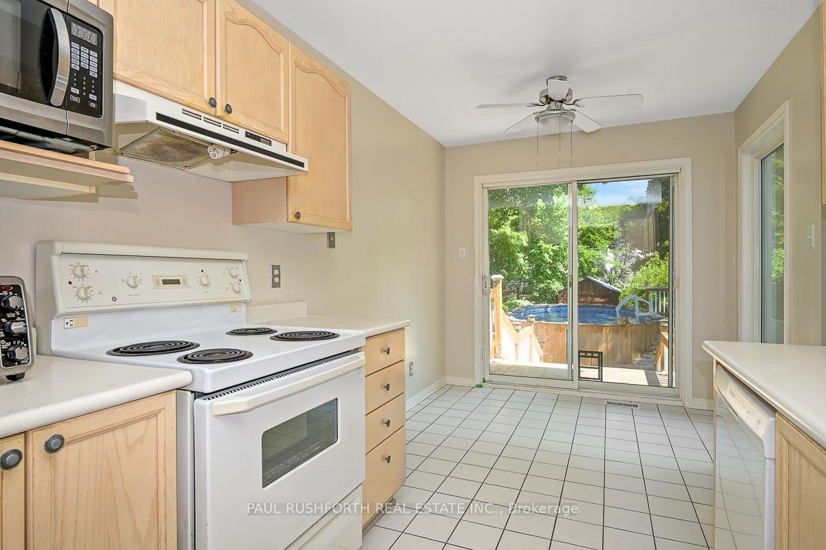 Photo 9 of 98 Piper Crescent, Ottawa, Kanata - Morgan's Grant/South March — HOMEH