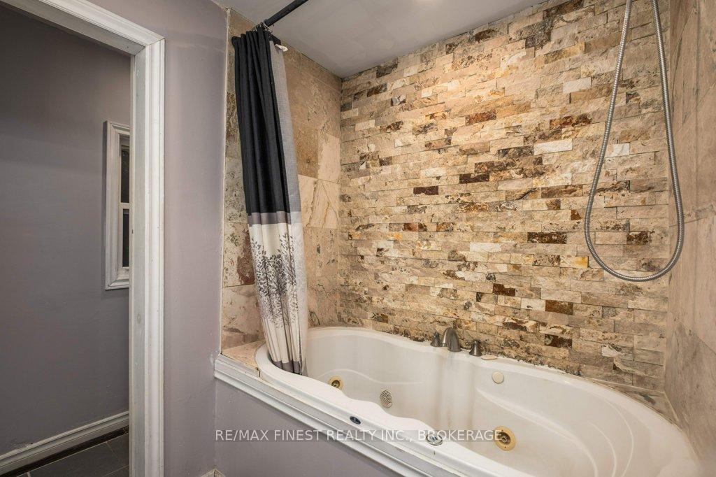 Photo 20 of Unit 11, 5633 Bath Road, Loyalist, Lennox and Addington - South — HOMEH