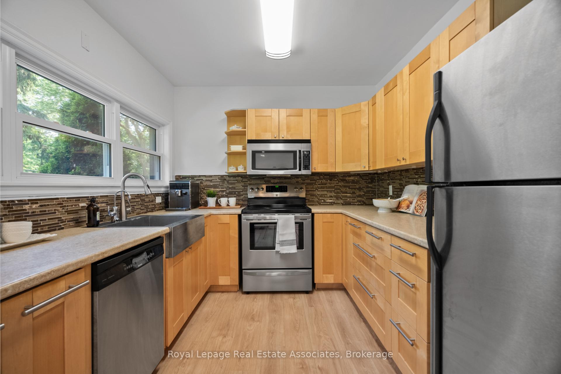 Photo 4 of 196 Sheldon Avenue N, Kitchener, Eastwood — HOMEH