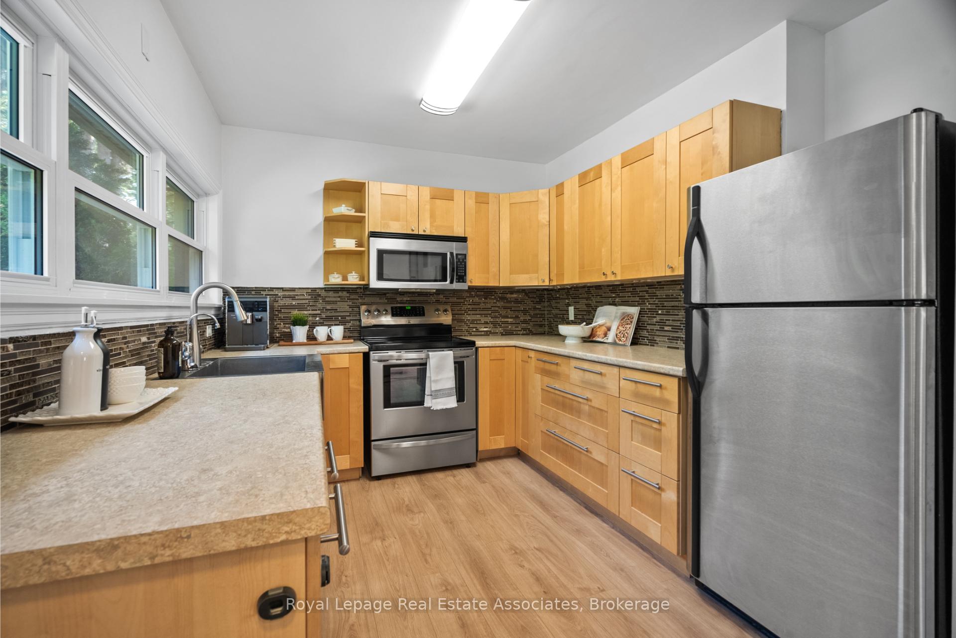 Photo 5 of 196 Sheldon Avenue N, Kitchener, Eastwood — HOMEH