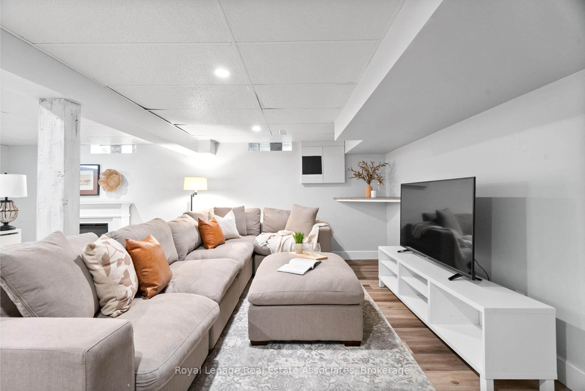 Photo 24 of 196 Sheldon Avenue N, Kitchener, Eastwood — HOMEH