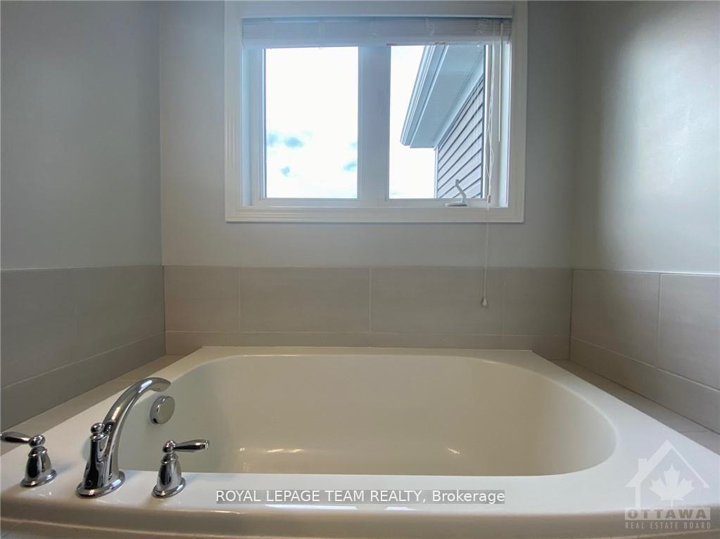 Photo 28 of 333 Meadowbreeze Drive, Ottawa, Kanata - Emerald Meadows/Trailwest — HOMEH