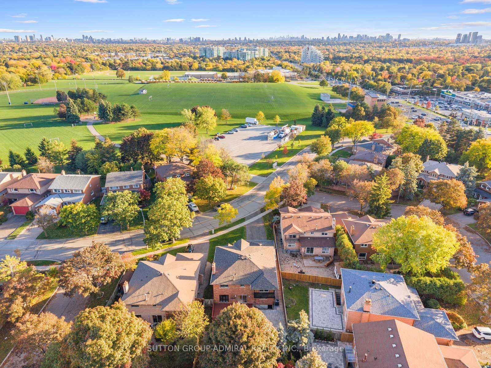 Photo 2 of 16 Sycamore Drive, Markham, Aileen-Willowbrook — HOMEH