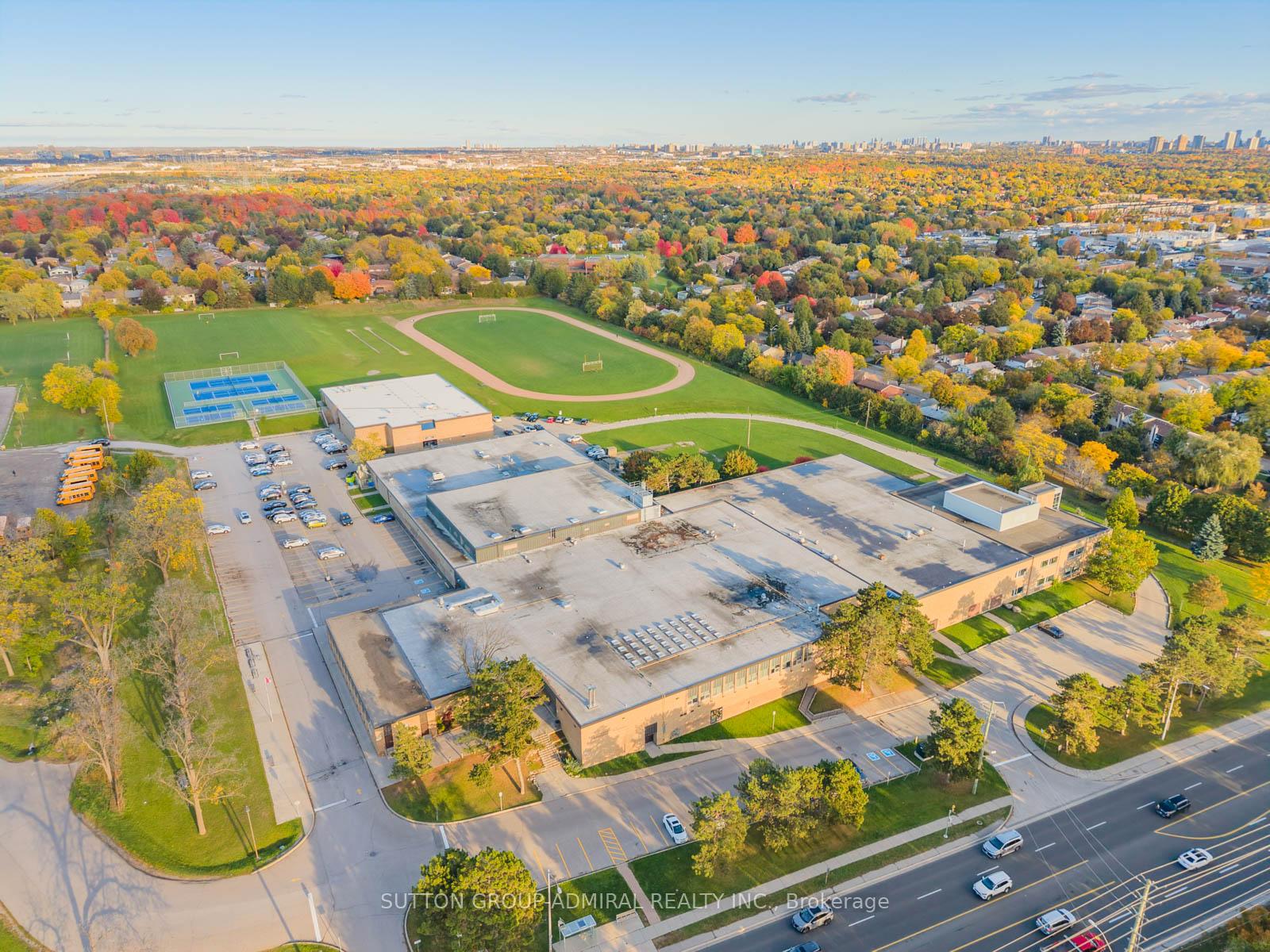 Photo 4 of 16 Sycamore Drive, Markham, Aileen-Willowbrook — HOMEH