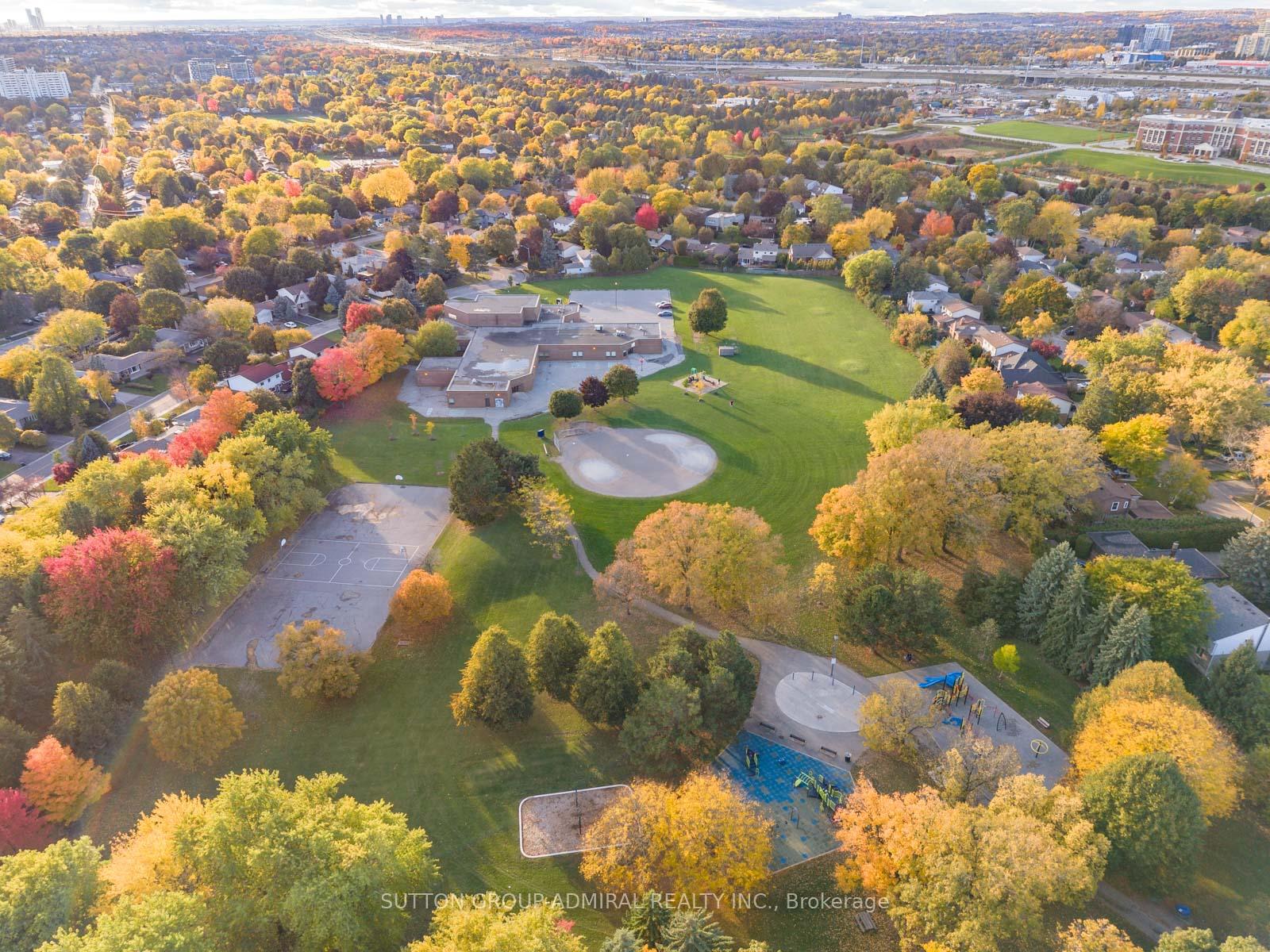 Photo 5 of 16 Sycamore Drive, Markham, Aileen-Willowbrook — HOMEH
