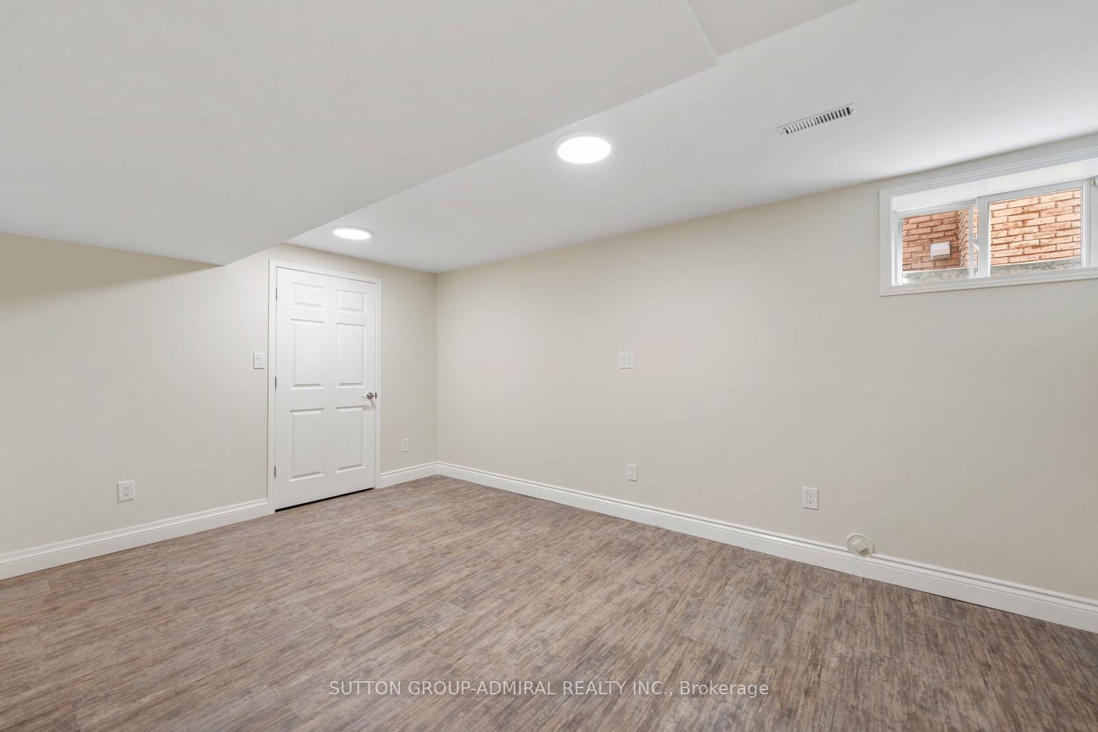 Photo 6 of 16 Sycamore Drive, Markham, Aileen-Willowbrook — HOMEH