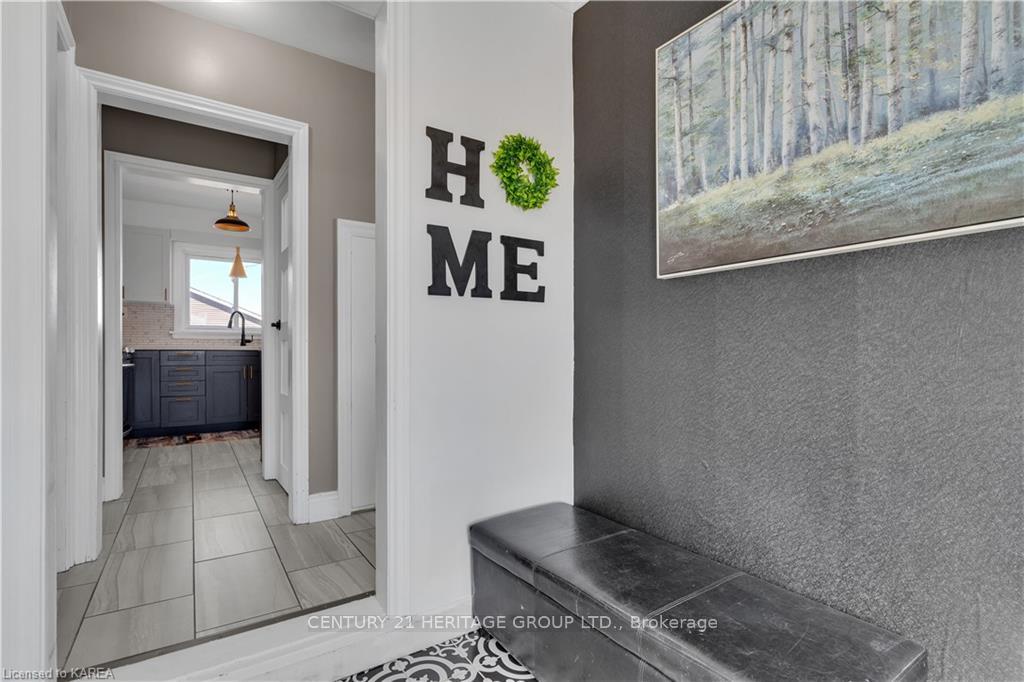 Photo 4 of 5153 Bath Road, Loyalist, Lennox and Addington - South — HOMEH