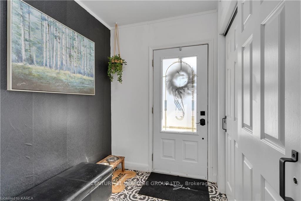 Photo 5 of 5153 Bath Road, Loyalist, Lennox and Addington - South — HOMEH