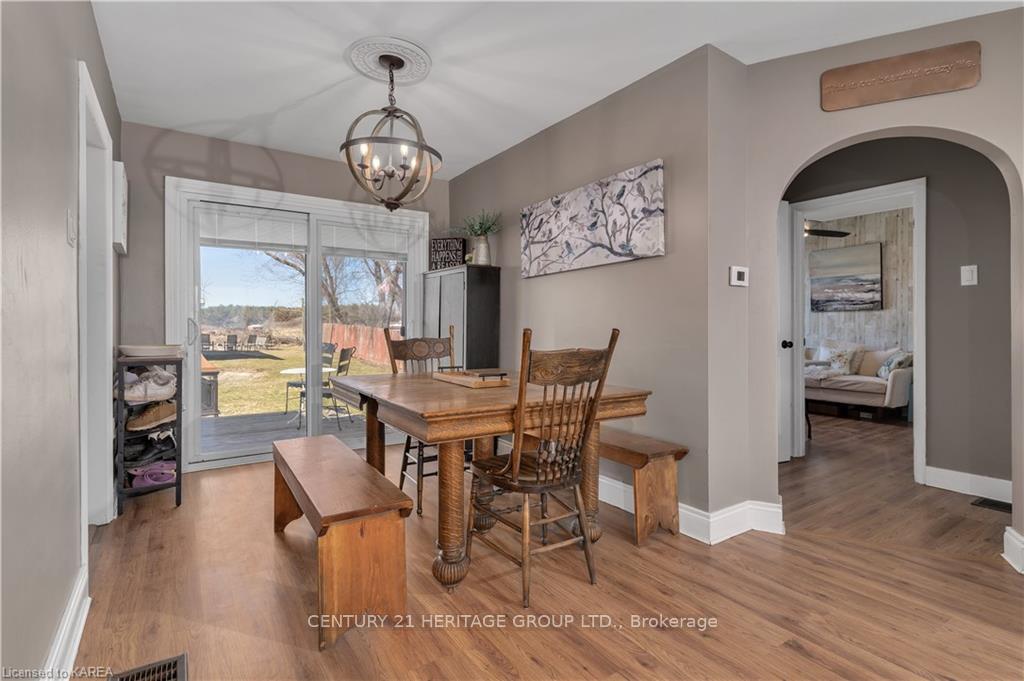 Photo 10 of 5153 Bath Road, Loyalist, Lennox and Addington - South — HOMEH