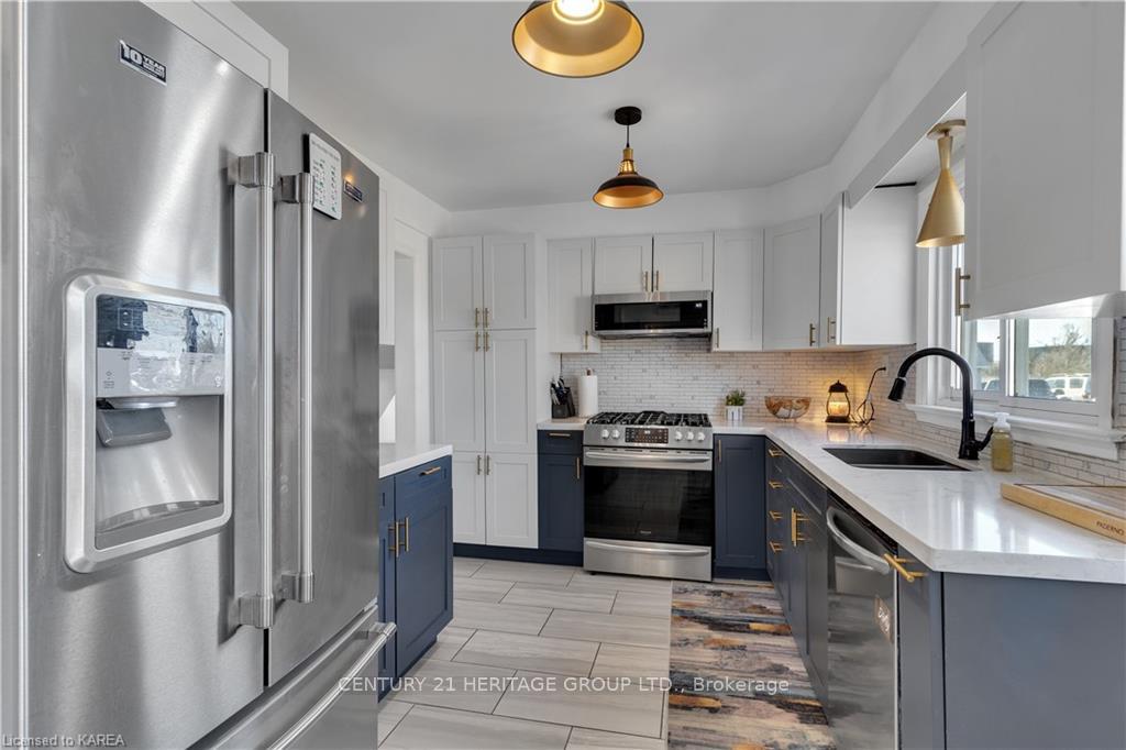 Photo 12 of 5153 Bath Road, Loyalist, Lennox and Addington - South — HOMEH